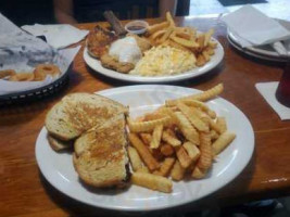 Brewster's Neighborhood Grille food