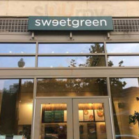 Sweetgreen Pentagon City outside