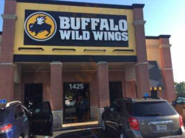 Buffalo Wild Wings outside