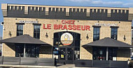 Chez Le Brasseur outside