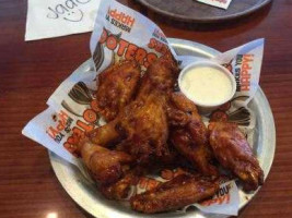 Hooters food