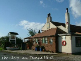 The Sloop Inn outside