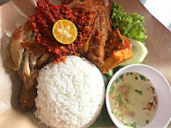 Dapomekraa food