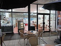 Martineaus Patisserie inside