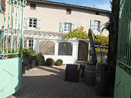 Auberge de la Source outside