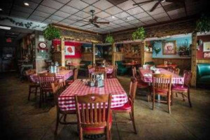 Orlando's Italian inside