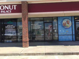 Bunkie's Donut Shop outside