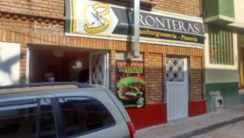 3fronteras Pizzeria Y Hamburgueseria Artesanal inside