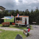 Pitstop Snacks Esterno