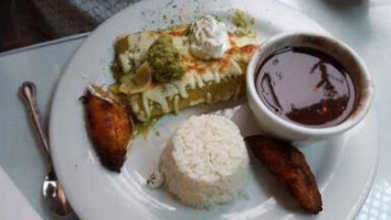 Mercedes' Cuban Grill food