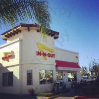 In-n-out Burger outside