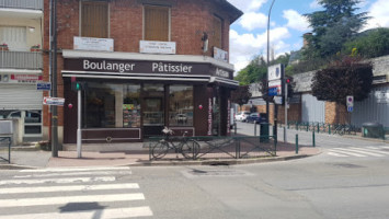 La Maison Du Bonheur outside