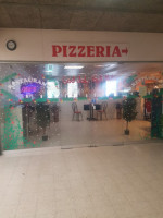 Gundsoemagle Pizza House inside