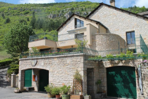 L'auberge Du Moulin outside