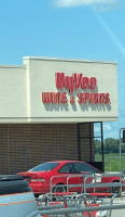 Hy-vee Wine Spirits outside