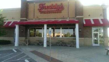 Freddy's Frozen Custard Steakburgers outside