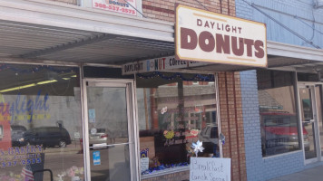 Daylight Doughnuts outside