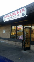 Panaderia Yaniras outside