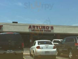 Arturo's Mexican outside