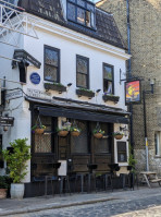 The Pilgrim Pub outside