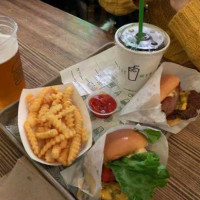 Shake Shack Grand Central Terminal food