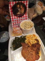 Ma-n-pop Soul Food food