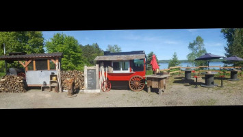 Smokin Hot Bbq Smoke House Grill outside