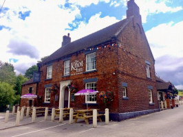 The Knot Inn outside