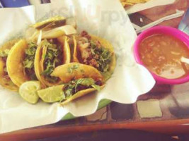 Tres Betos Taqueria food