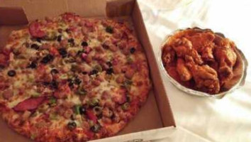 Duccini's Pizza food