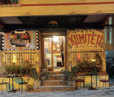 Komiteti Kafe Muzeum outside