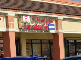 Rinconcito Salvadoreno outside