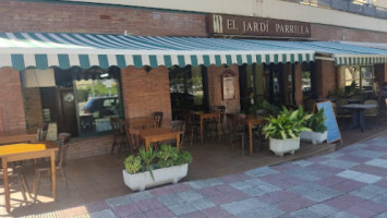 El Jardi Parrilla inside