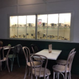 Sunbeam Cafe Dentro