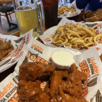 Hooters food