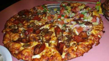 Round Table Pizza food