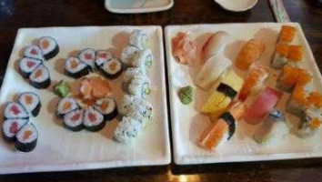 Yami Sushi food