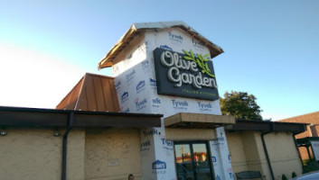 Olive Garden Italian outside