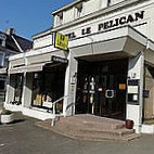 Le Pelican outside