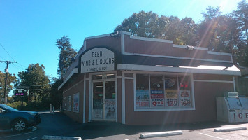 Corwell's Liquors outside