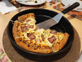 Pizza Hut 8aavenida food