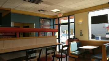 Taco Bueno inside