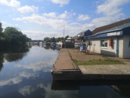 The Barge Inn outside