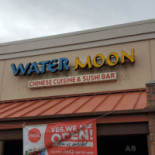 Water Moon Dentro