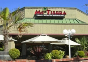 Mi Tierra outside