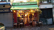 Le Garde-Manger outside