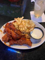 Pluckers Wing food