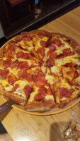 Round Table Pizza food