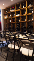 La Boutique des Vins food