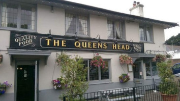 Queens Head outside